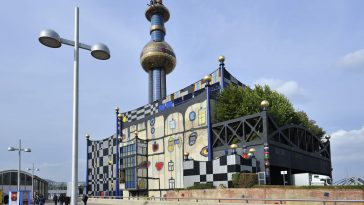 Aussenansicht der Fernwärme Wien - gestaltet von Hundertwasser
