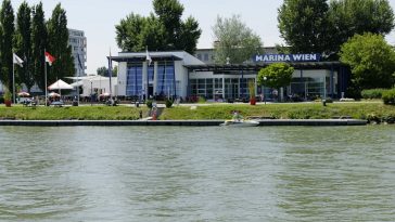 Marina Wien, Gebäude an der Donau