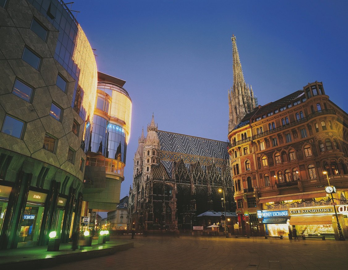 Nachtansicht des Stephansplatzes mit Haas Haus und Stephansdom
