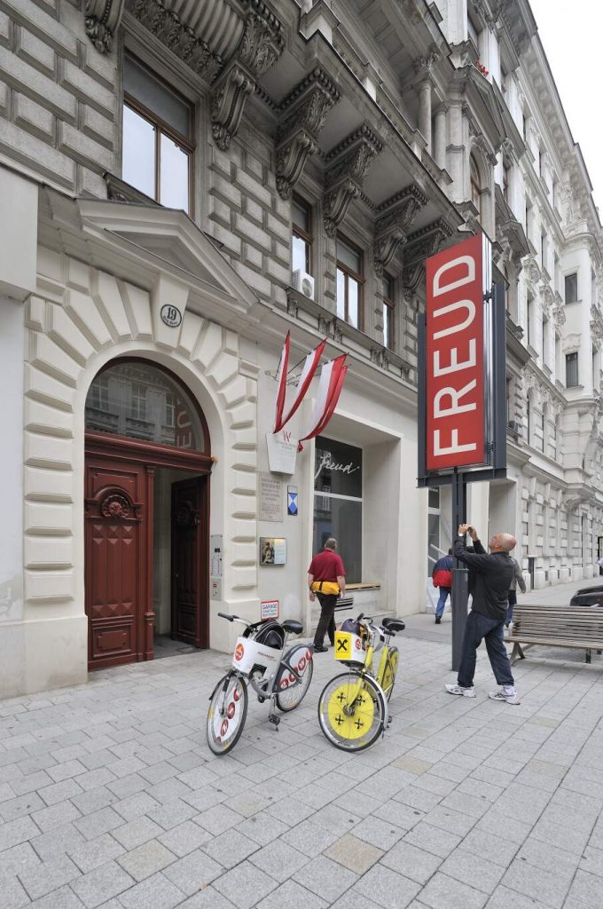 Anblick der Fasade des Sigmund Freud Museums