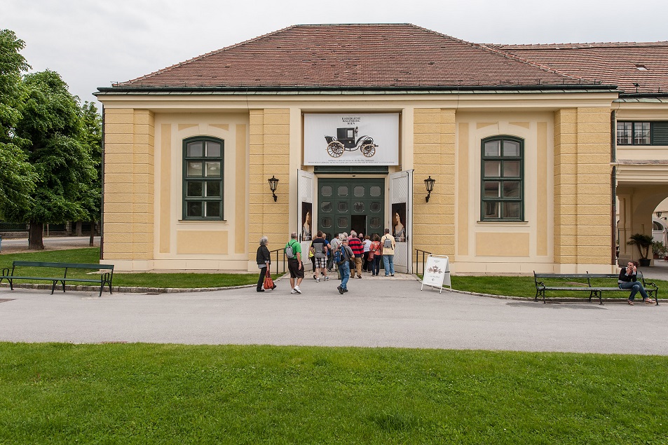 Eingangsbereich des Gebäudes in Schönbrunn
