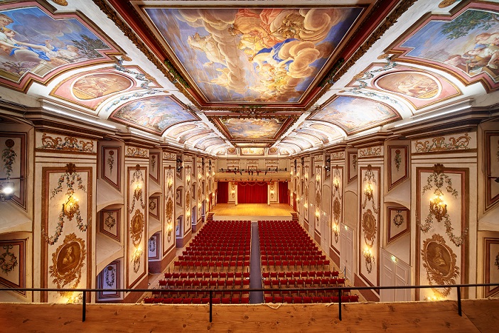 der barocke Haydnsaal ein Festsaal mit vielen Wandmalereien