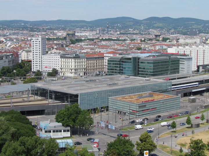 Bahnhofsgebäude Wien Praterstern, vom Riesenrad aus gesehen.